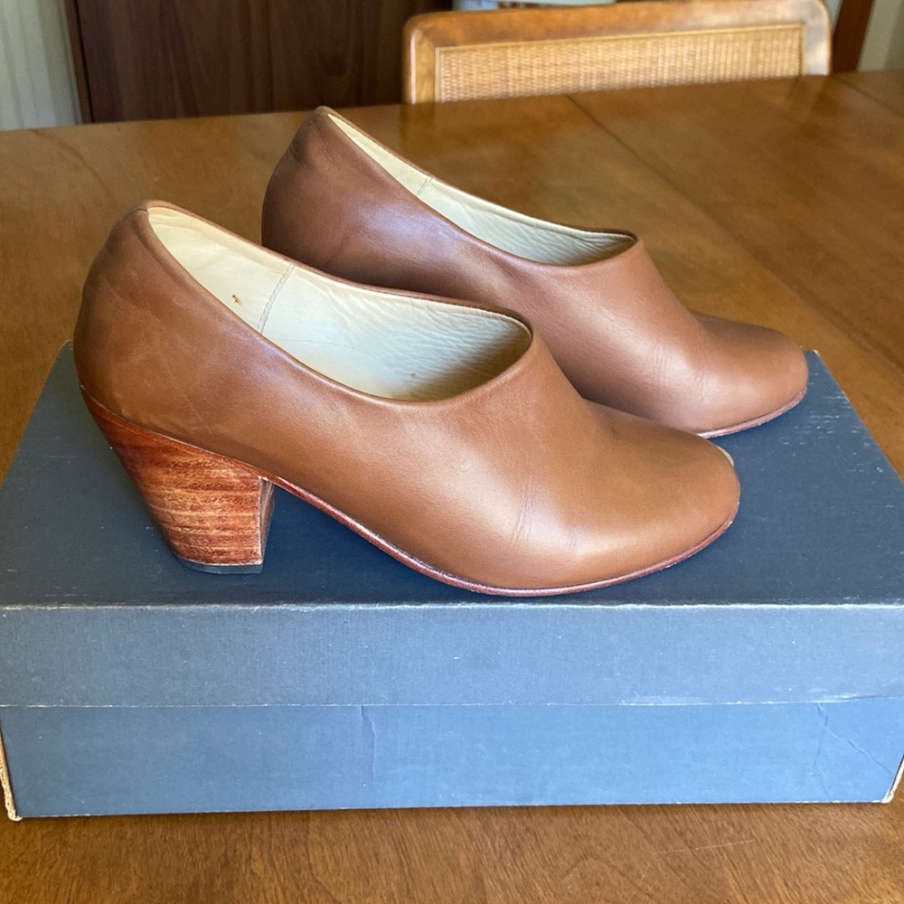 Nisolo Austin Chestnut Heels RARE Color